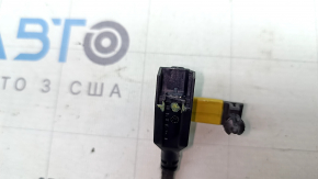 Кабель USB центральной консоли Tesla Model 3 18- сломана защелка