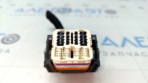 Фишка на блок ECU компьютер двигателя Audi A6 C8 19-20 3.0T белая