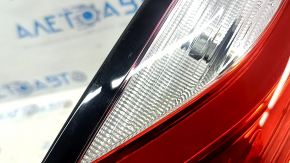 Фонарь внутренний дверь багажника правый Chrysler Pacifica 17-20 LED царапины