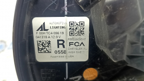 Фонарь внешний крыло правый Chrysler Pacifica 17-20 LED, царапины