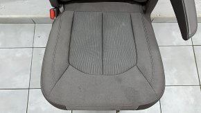 Задний ряд сидений 2 ряд левое Chrysler Pacifica 17-20 механический, ткань, коричневая, под химчистку, примято, потерт пластик
