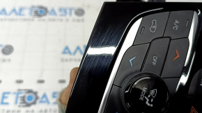 Sistemul multimedia și climatizarea de la Chrysler Pacifica 18-20 sunt uzate.