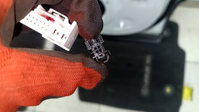 Дверь в сборе задняя левая Audi Q7 16-26 алюминий, keyless, тонировка, под шторку, накладка Quattro, белый LC9A, царапины, песок