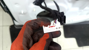 Дверь в сборе задняя правая Audi Q7 16-26 алюминий, keyless, тонировка, под шторку, накладка Quattro, белый LC9A, царапины, царапины на накладке