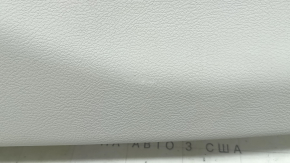 Обшивка двери багажника нижняя Chrysler Pacifica 17-26 без динамиков, серая, с накладками, потертости, под чистку