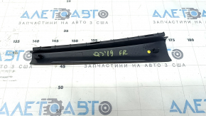 Накладка передней стойки средняя правая Audi Q3 83A 19-25 черная