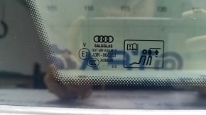 Форточка глухое стекло задняя левая Audi Q7 16-26 тонировка, с молдингом хром, облез хром, царапины на стекле, сломана направляйка