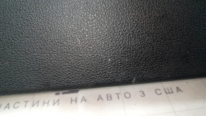 Обшивка двери багажника нижняя Audi Q7 16-26 под шторку, черная, царапины, надломаны крепления, без шторки