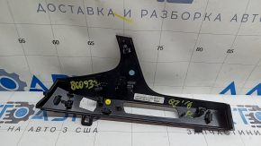 Вставка передней панели водительская левая Audi Q7 16-19 черный глянец, царапины