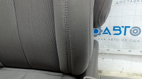 Пассажирское сиденье Chrysler Pacifica 17-20 без airbag, ткань коричневая, механическое, под чистку, потерто