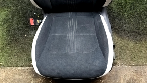 Водительское сиденье Kia EV6 22-26 с airbag, электрическое, подогрев, вентиляция, комбинированная кожа черная с серым, Gt-Line, царапины
