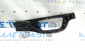 Вставка передней панели нижняя левая Audi Q7 16-19 под темное дерево дуб серо-коричневый, царапины