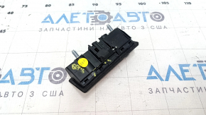 Кнопка открывания двери багажника Audi Q7 16-19 с камерой, сломан корпус