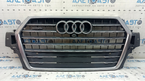 Решетка радиатора grill в сборе Audi Q7 16-19 серая, под парктроники, под камеру, с эмблемами, песок