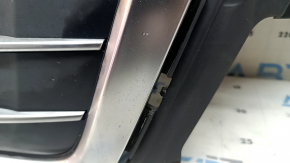 Решетка радиатора grill в сборе Audi Q7 16-19 серая, под парктроники, под камеру, с эмблемами, песок
