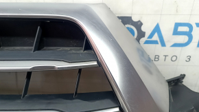 Решетка радиатора grill в сборе Audi Q7 16-19 серая, под парктроники, под камеру, с эмблемами, песок