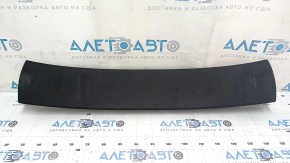 Накладка потолка задняя Audi Q7 16-26 черная, царапины, потерта