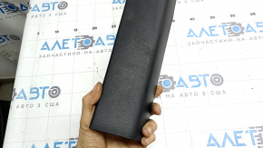 Накладка порога задняя правая Mazda 3 19-26 черная, Mexico built, царапины