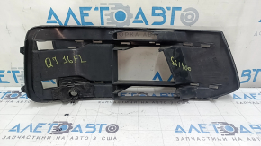 Решетка переднего бампера левая Audi Q7 16-19 хром под парктроник без радара, без заглушки, без молдинга, песок, потерта
