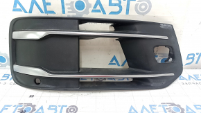 Решетка переднего бампера правая Audi Q7 16-19 хром под парктроник без радара, без заглушки, песок