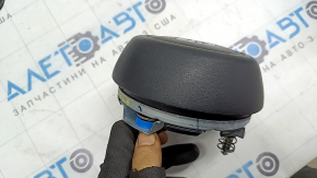 Подушка безопасности airbag в руль водительская Mazda 3 19-26 черная, тип2, царапины, ржавый пиропатрон