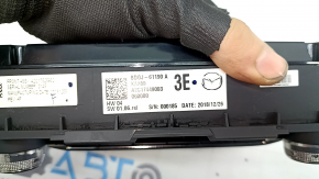 Управление климат-контролем Mazda 3 19-23 Auto с подогревом сидений, вздулся хром, царапины на экране