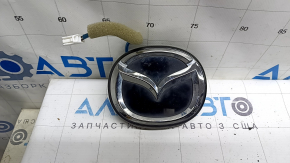 Кнопка открытия крышки багажника Mazda 3 19-26 4d с эмблемой