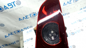 Фонарь внутренний крышка багажника правый Mazda 3 19-22 4d тип 1, царапины