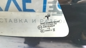 Форточка глухое стекло задняя правая Tesla Model 3 18-20 хром обрамление, погнуто и помято обрамление
