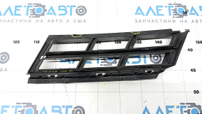 Нижняя решетка переднего бампера правая BMW 5 G30 21-23 Basis, крашена в черный, сломаны крепления
