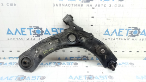 Brațul de control inferior dreapta față al unui model Mazda 3 fabricat în Mexic din 19-23 are o burduf rupt.