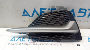 Решетка переднего бампера левая Nissan Rogue Sport 20-22 с молдингом, SL, скол, песок