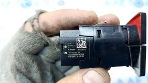 Кнопка аварийной сигнализации BMW 5 G30 17-23 с drive assist