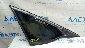 Форточка глухое стекло задняя левая Honda Accord 18-22 хром, царапины на хроме, надрезан уплотнитель
