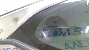 Форточка глухое стекло задняя правая Honda Accord 18-22 хром, царапины на хроме, надрезан уплотнитель, срезаны направляйки