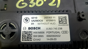 Щиток приборов BMW 5 G30 21-23 большой дисплей, 87к, пятна, полезло покрытие