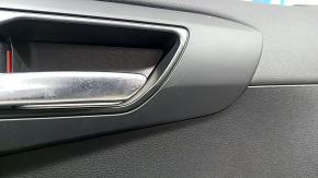 Обшивка двери карточка передняя левая Toyota Highlander 20-26 кожа черная, XLE, XSE, вставка черная, подлокотник кожа черная, с ручкой, царапины, потертости, под чистку