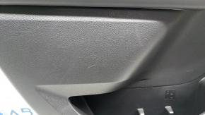 Обшивка двери карточка задняя левая Toyota Highlander 20-22 с шторкой, с ручкой, кожа черная, вставка черная, подлокотник кожа черная, царапины, под чистку, выцвела кожа