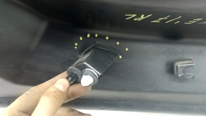 Ornament aripă interioară spate stânga Jaguar F-Pace X761 17-25, negru, zgârieturi, elemente de fixare rupte, elemente de fixare rupte