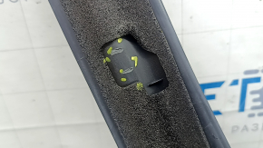 Ornament aripă interioară spate stânga Jaguar F-Pace X761 17-25, negru, zgârieturi, elemente de fixare rupte, elemente de fixare rupte