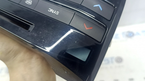 Sistem de climatizare pentru un Jaguar F-Pace X761 17-20 cu scaune încălzite și ventilate sub unitatea CD, stratul de protecție este umflat, zgârieturi, stratul se exfoliază, suportul este rupt