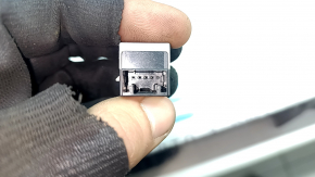 Microfon în plafonul modelului Toyota Highlander 20-22