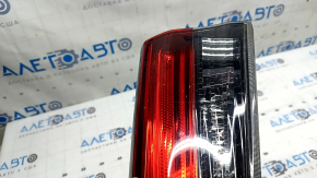 Фонарь внутренний дверь багажника правый Toyota Highlander 20-23 LED, песок, трещина внутри