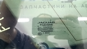 Форточка глухое стекло задняя левая Jaguar F-Pace X761 17-21 тонировка, черный глянец, антенна, потерт молдинг