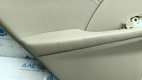 Обшивка двери карточка задняя левая Toyota Camry v50 12-14 usa беж, с вставкой беж кожа, с ручкой, с подлокотником беж резина, царапины, под чистку