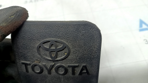 Заглушка фаркопа Toyota Highlander 20-26 примята