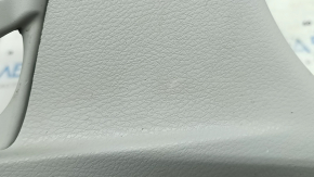 Накладка задней стойки перед форточкой левая Toyota Sienna 21-26 серая под 8 мест, запилена, побелел пластик