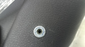 Накладка центральной стойки нижняя левая Toyota Sienna 21-26 темно-серая, царапины, не заводские отверстия