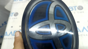 Эмблема решетки радиатора grill Toyota Sienna 21-26 под радар, песок