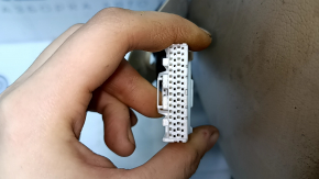Подголовник передний левый Nissan Pathfinder 13-16 кожа бежевая, с монитором, под химчистку